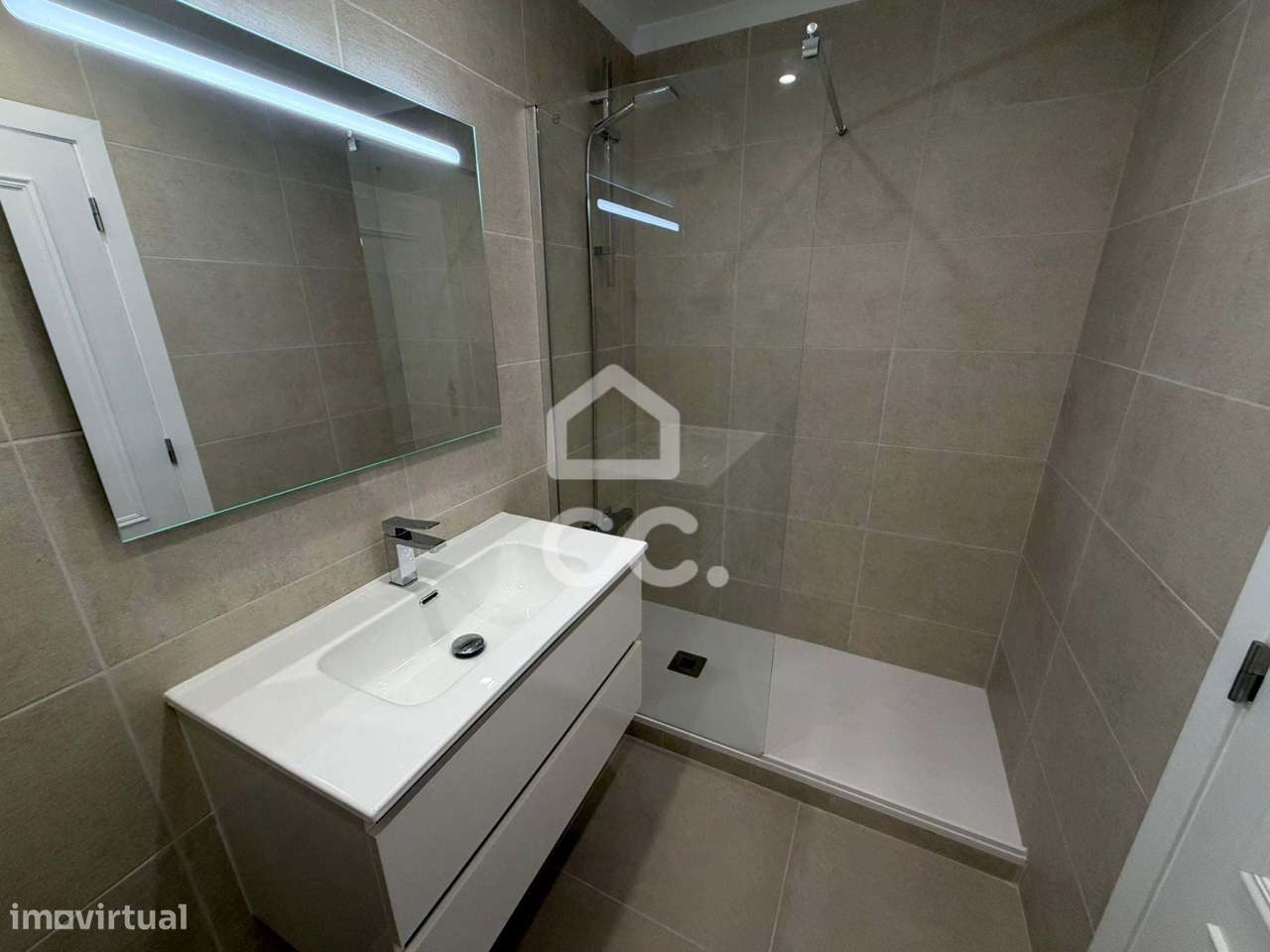 Apartamento T3 com Varanda e Arrecadação em Feijó-11