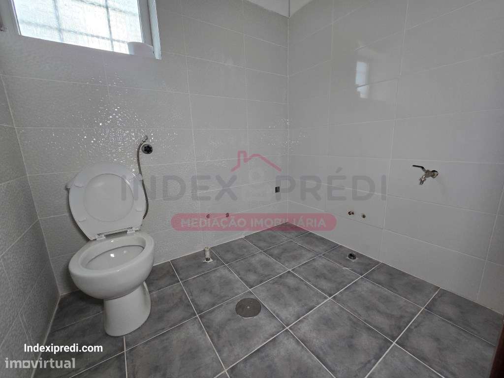 Investidores - Excelente loja com muita luz natural. - Arrendado-19