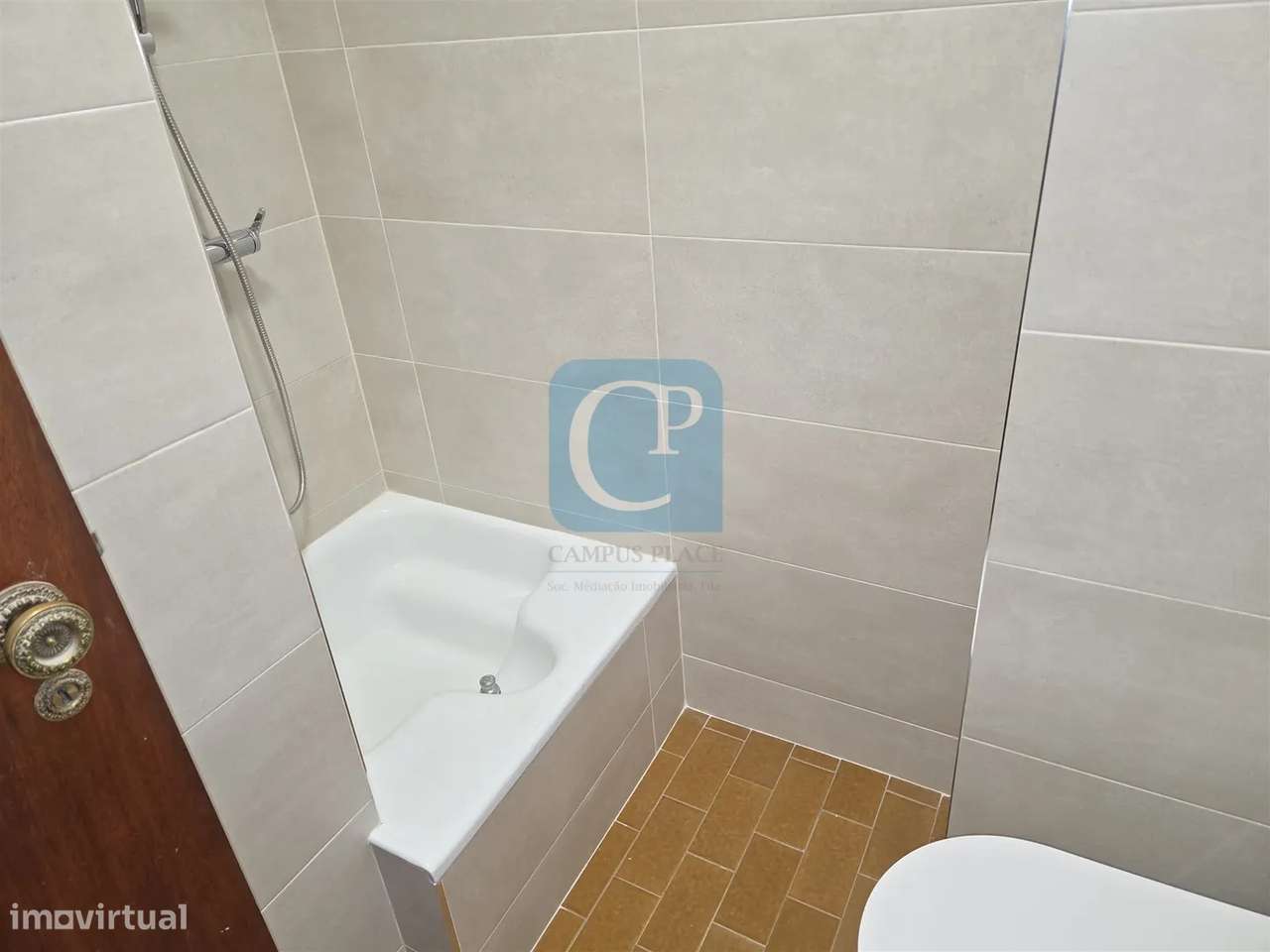 Apartamento T3+1 com lugar de garagem no centro de Matosinhos - Grande imagem: 5/34