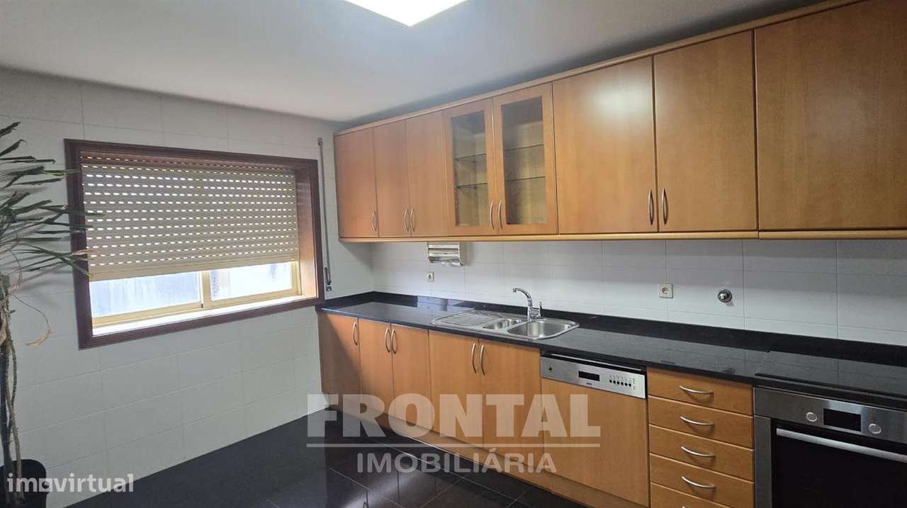 T3 Duplex em Condomínio Fechado com Piscina | Lavra, Matosinhos-13