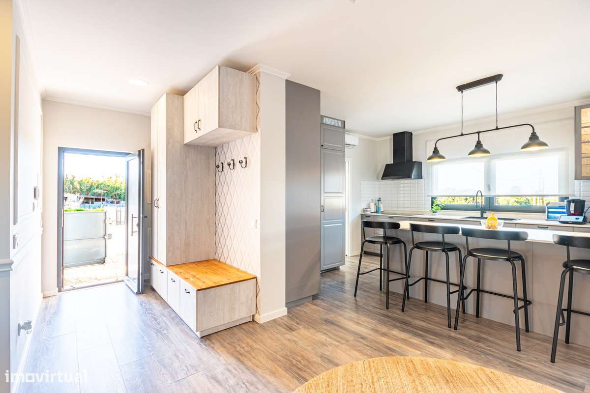 Excelente Moradia térrea Semi nova com piscina na Moita-15