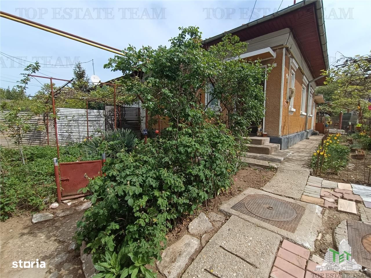 Vanzare casa cu teren 440 mp  Damaroaia