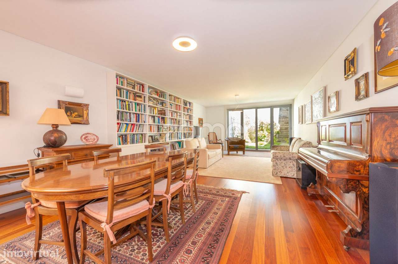 Moradia T4 com jardim, na Foz Velha. - Grande imagem: 3/47