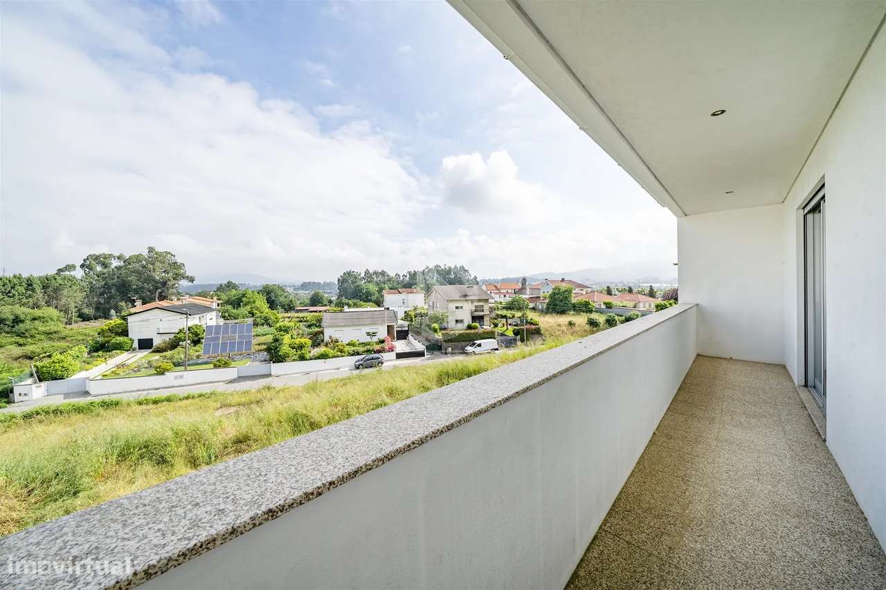 Moradia T4 com 2 Suites em Gamil – Barcelos-21