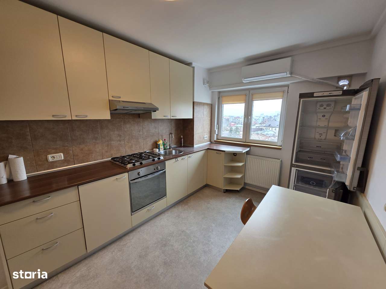 Apartament cu 3 camere de vanzare zona Cartierul Evreiesc / Mantuleasa