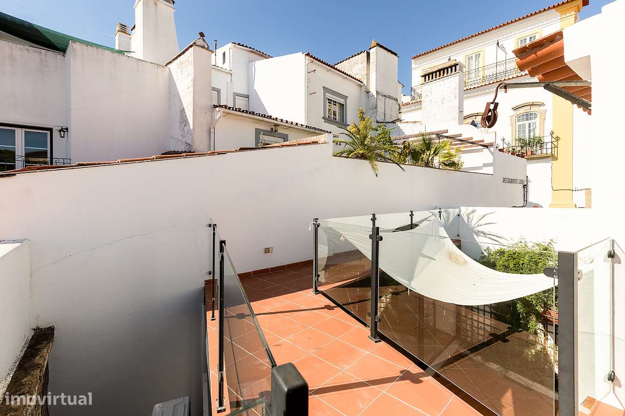 Moradia de luxo com 3 suites, pátio e varandas junto aos Meninos da Gr-28