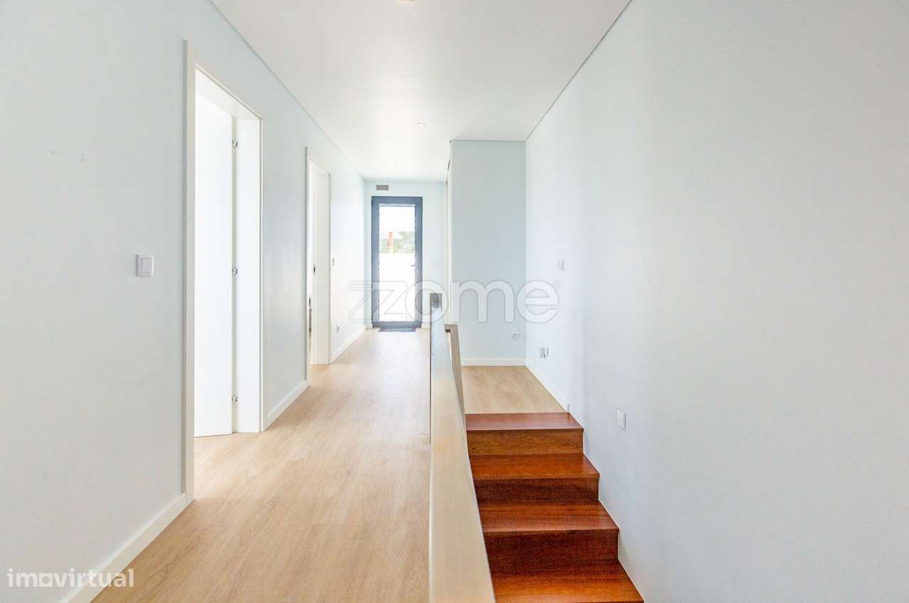 Moradia T3 Nova com Terraços Panorâmicos e Vista Mar na Atalhada-24