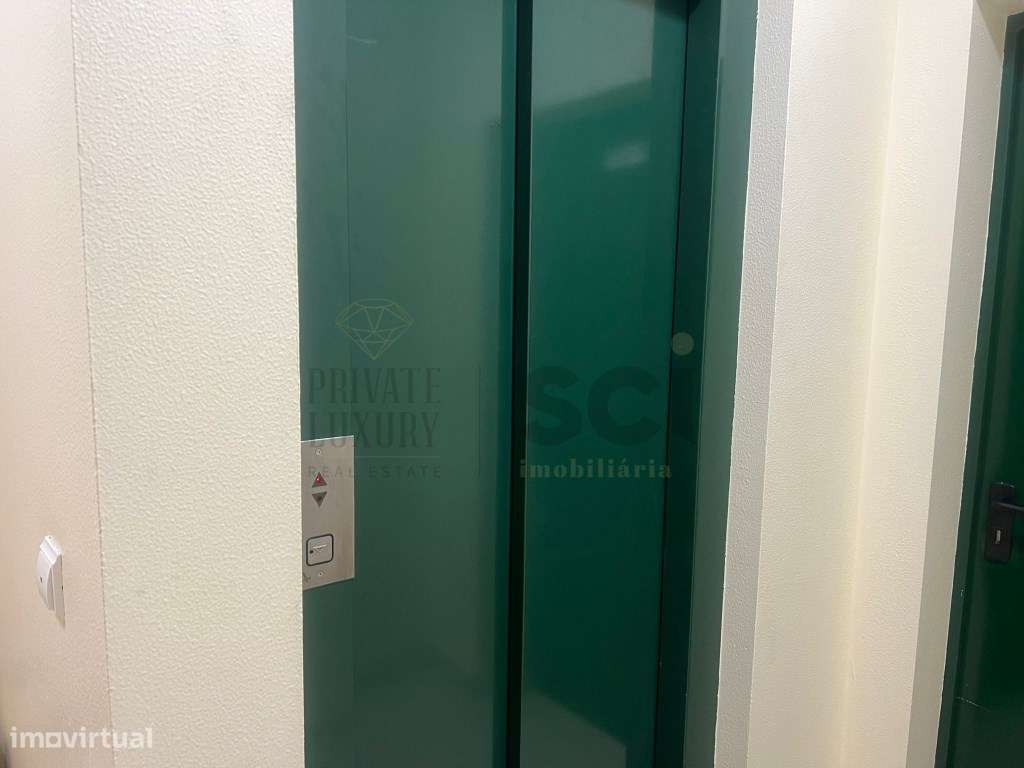 Apartamento T3 Parque da Paz Almada Arrecadação e Varandas-28