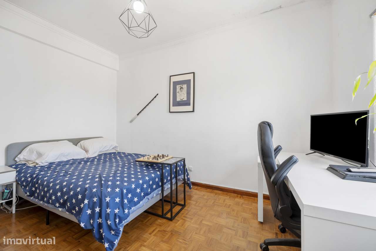 Apartamento T3 Transformado em T2 com Vista sobre o Rio Tejo-5