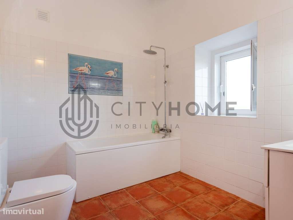 Moradia T4 com piscina infinita em terreno amplo em Silves-22