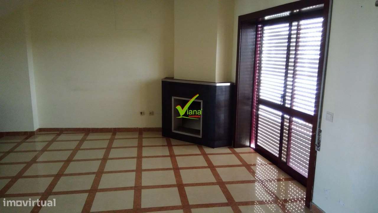 T. 5 Dúplex com terraço privativo - Centro Póvoa de Varzim - Grande imagem: 2/13