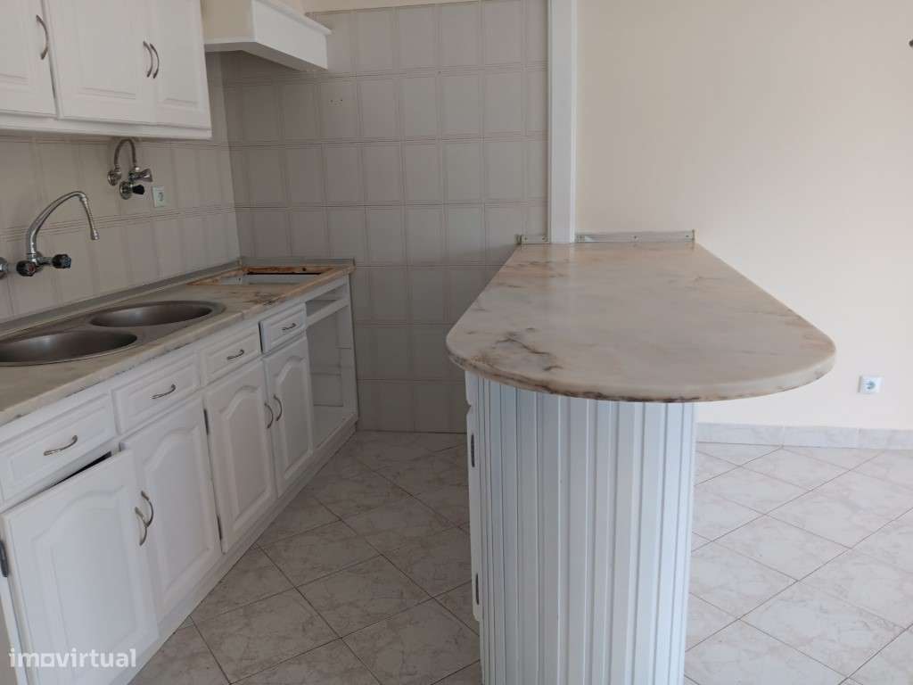 T1 Magoito com varanda e parqueamento-16