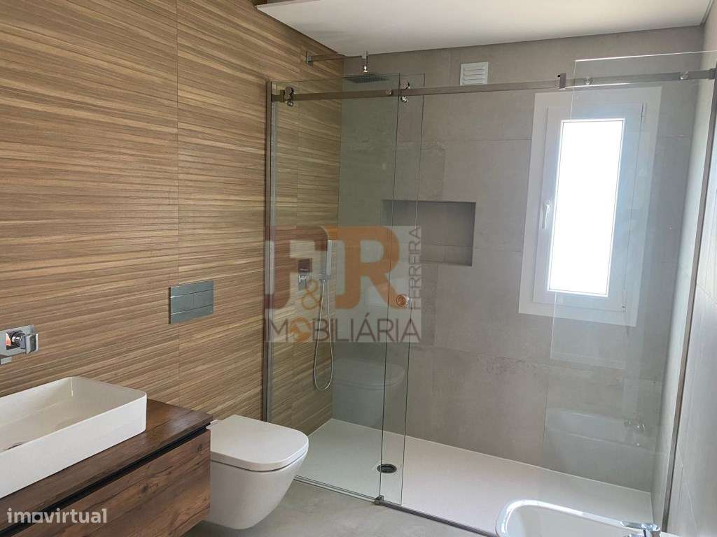 Moradia T3 em zona privilegiada de Pinhal General Fernão Ferro acab...-10