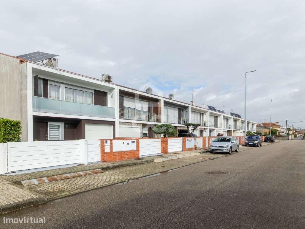 Moradia de Gaveto T3 em Ribeirão-39