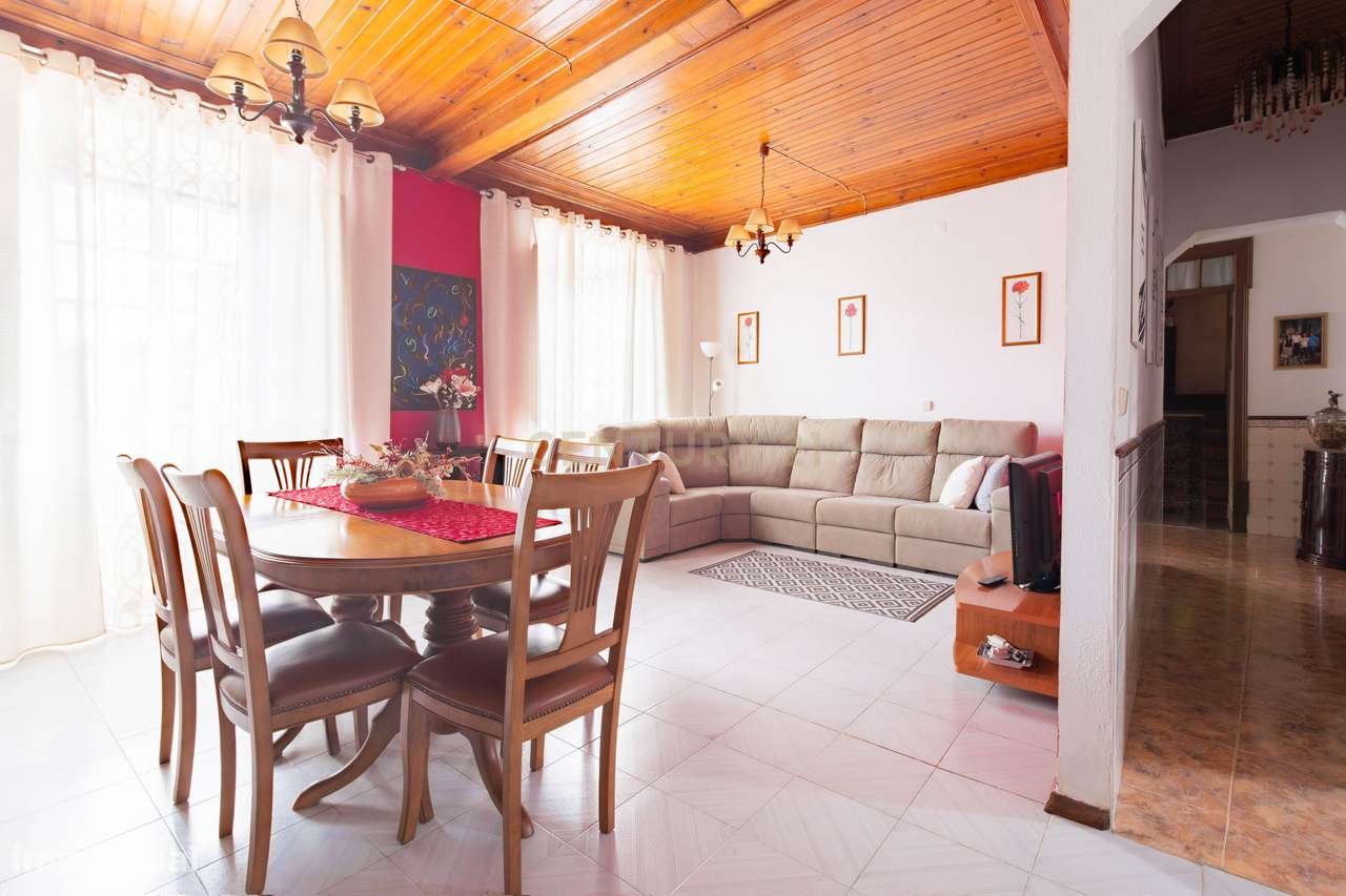 Moradia T5 com 250 m², no Coração do Juncal, Porto de Mós-13