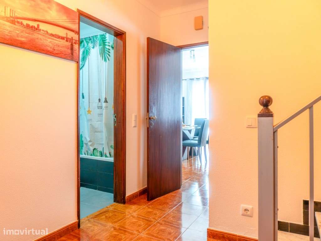 Moradia de rés do chão e 1º andar com Garagem-21