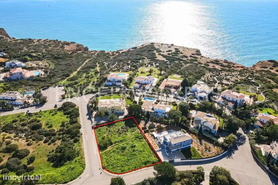 Terreno de gaveto para construção em Vale da Lapa, Carvoeiro - Grande imagem: 3/6