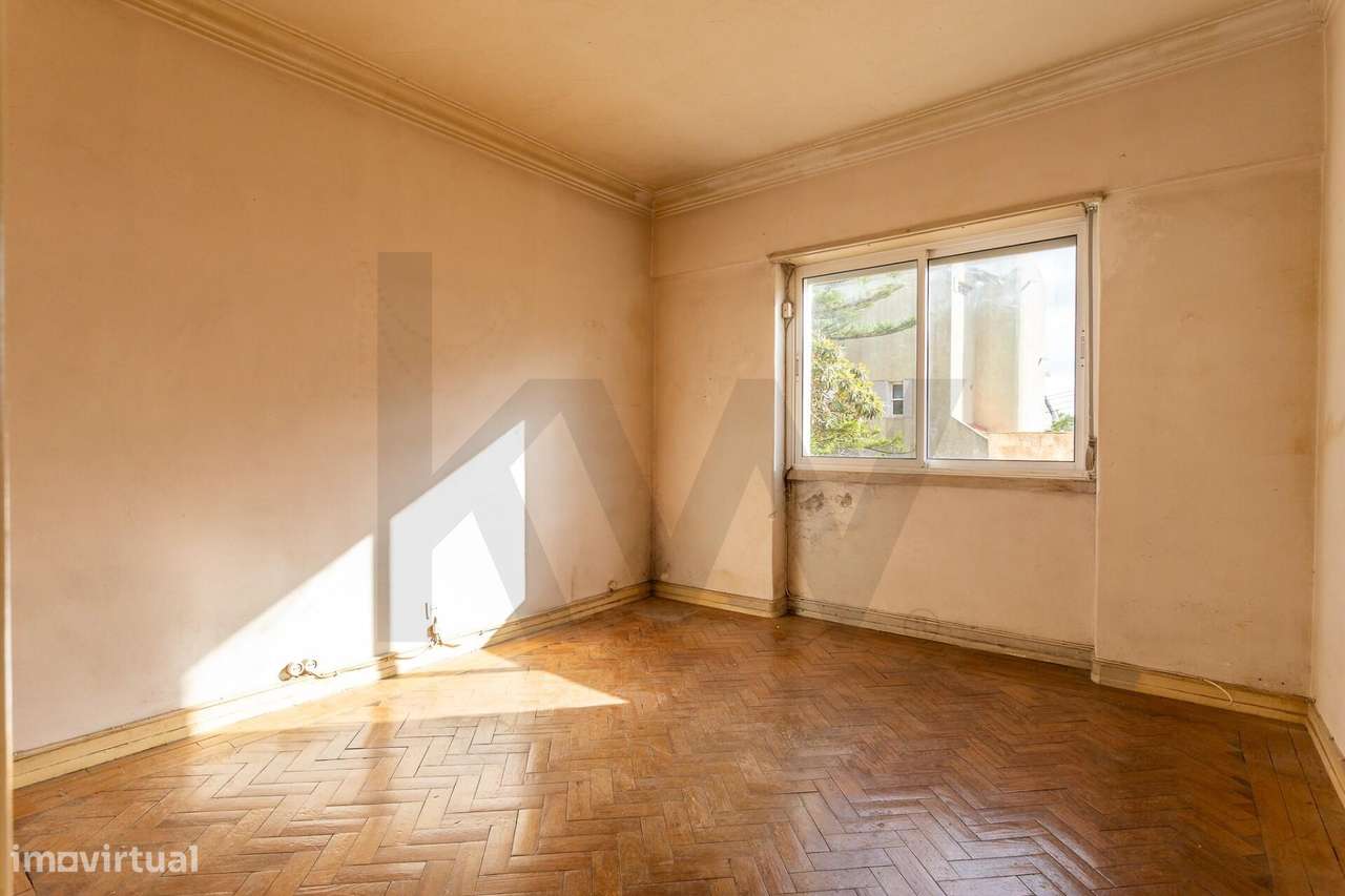 Moradia isolada para (sonhar e) remodelar | 300m2 área | Jardim à volt-16