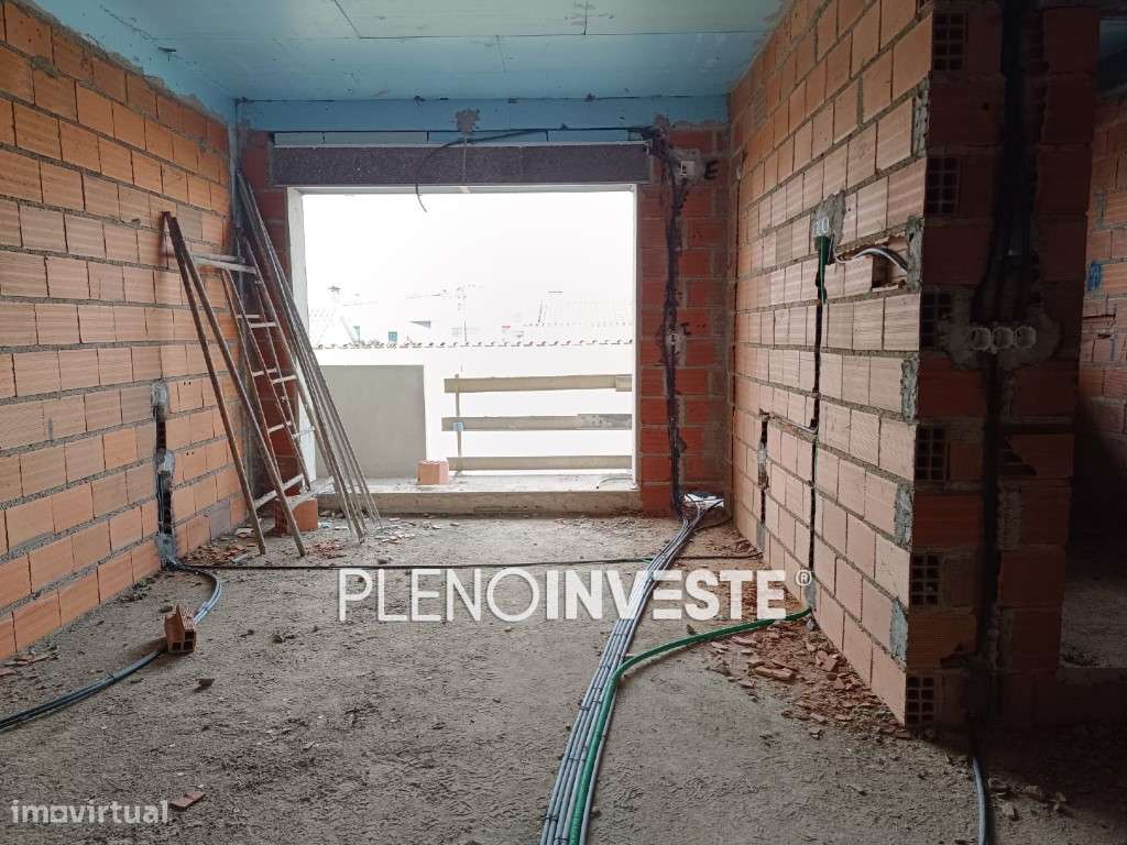 Moradia nova com piscina em Fernão Ferro-18