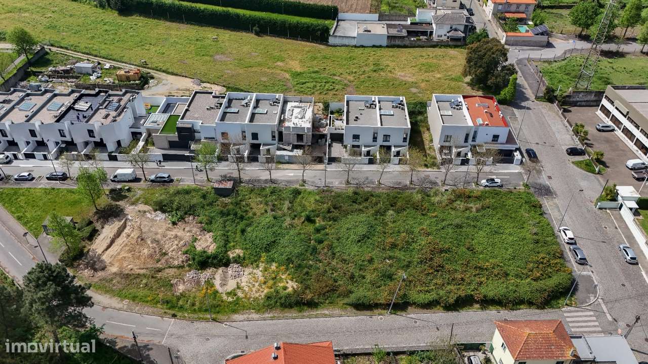 Lotes Moradias 2 e 3 Frentes, em Águas Santas, Prontos a Construir-11