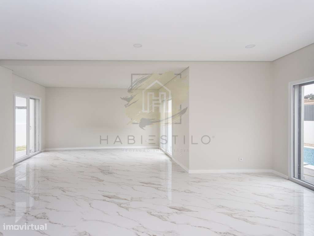 Moradia V4 nova com piscina-10