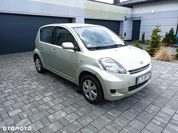 Daihatsu Sirion 1.0 - 8