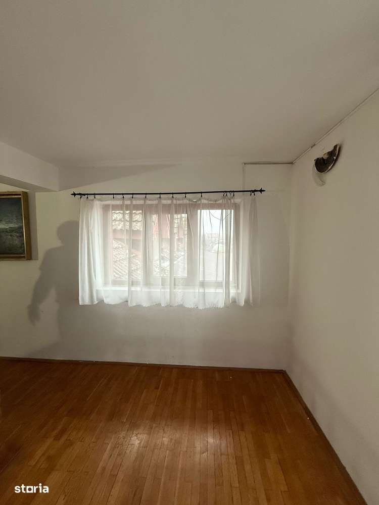 Casă spațioasă de vânzare – Str. Barbu Lăutaru, zona Barițiu-12