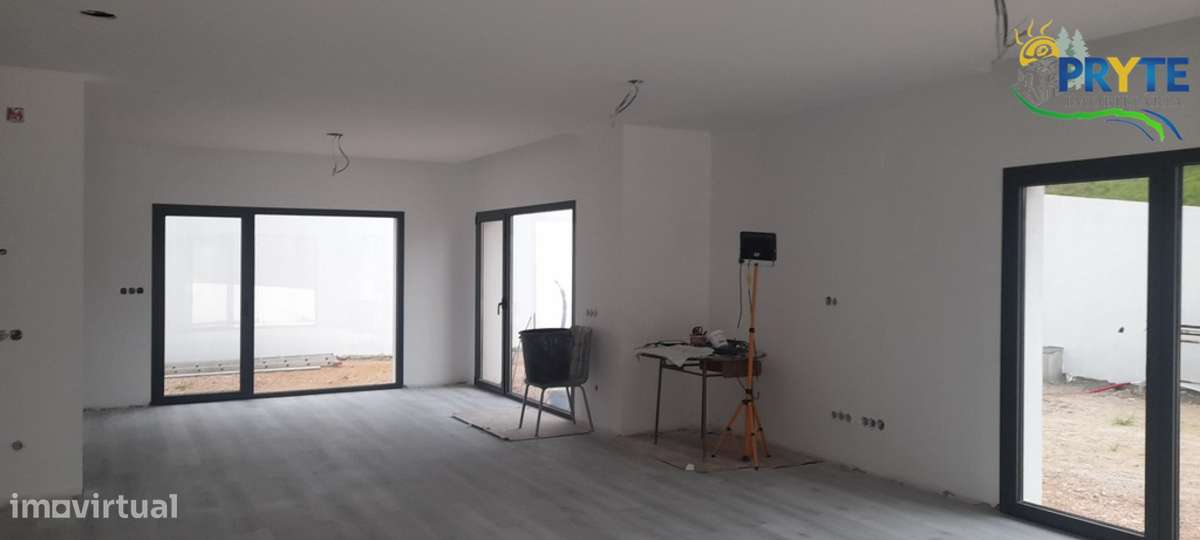 Moradia de tipologia T3 com escritório situada em Ansião - Grande imagem: 5/23