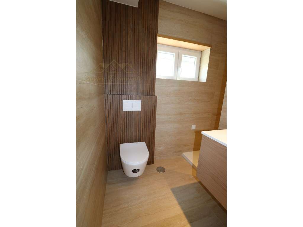 Apartamento RENOVADO(novo) com vista mar-24