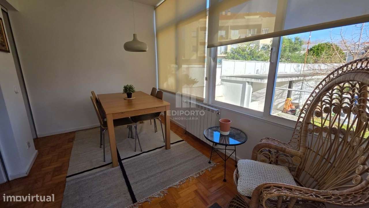 Andar moradia t3 mobilado na Rua do Lidador em Aldoar com jardim e box - Grande imagem: 4/25