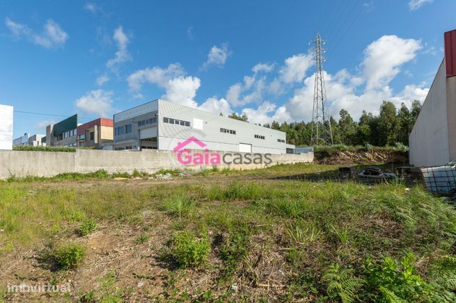 Terreno urbano com projeto para armazém c/ 652m2- São Félix da Marinha-2