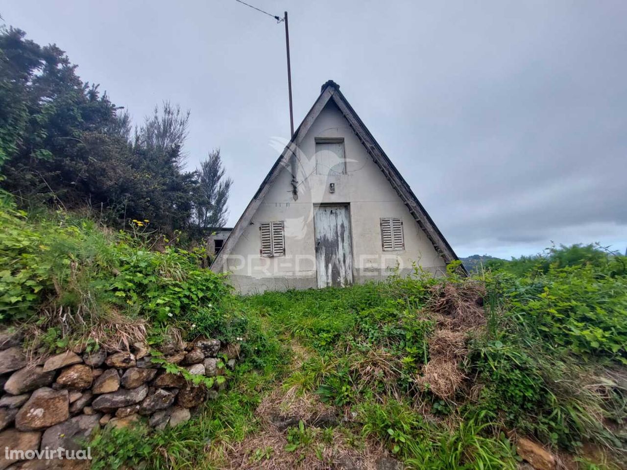 Casa antiga para reconstruir em Santana - Madeira