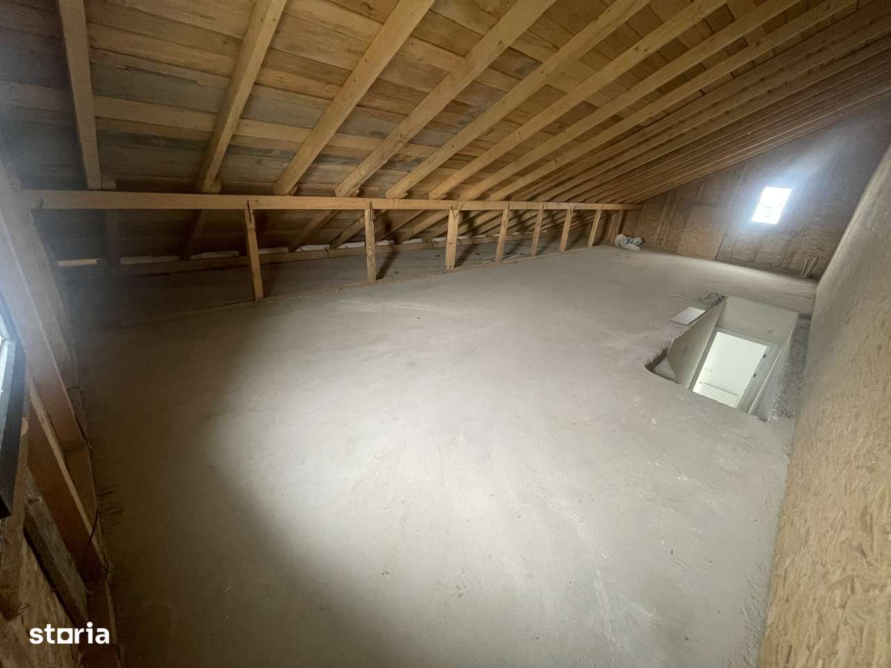 Casă modernă cu mansardă și curte, ideală pentru familie-11