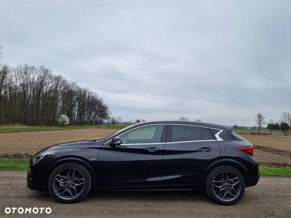 Infiniti Q30 2.2d Sport City Black 7DCT - 12