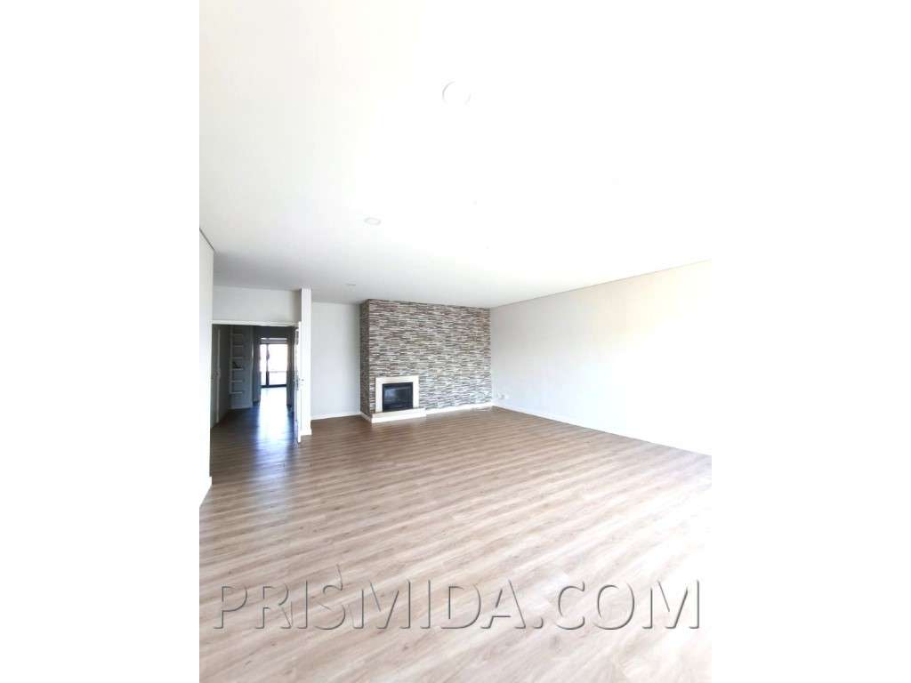 Duplex T4+office Renovado | Bi-Familiar | Terraço c/Churrasqueira-6