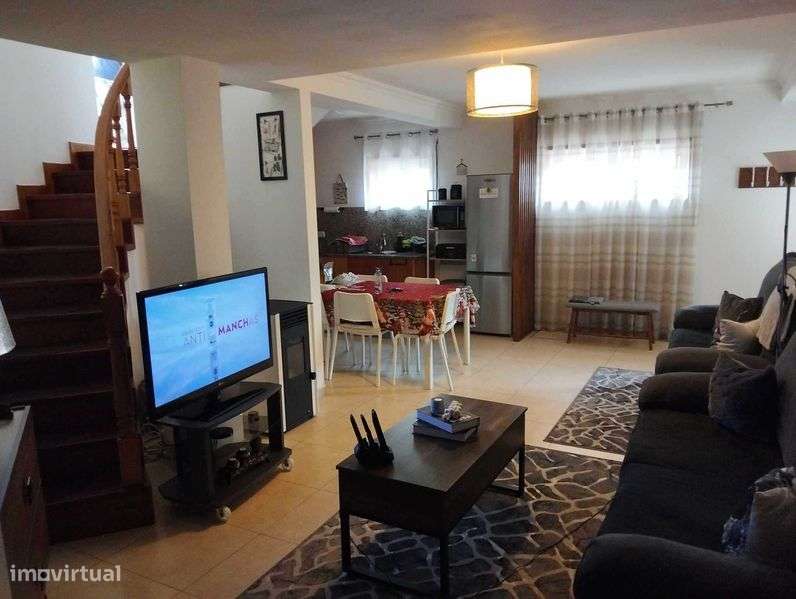 Moradia T3 centro da figueira junto aos CTT. - Grande imagem: 5/12