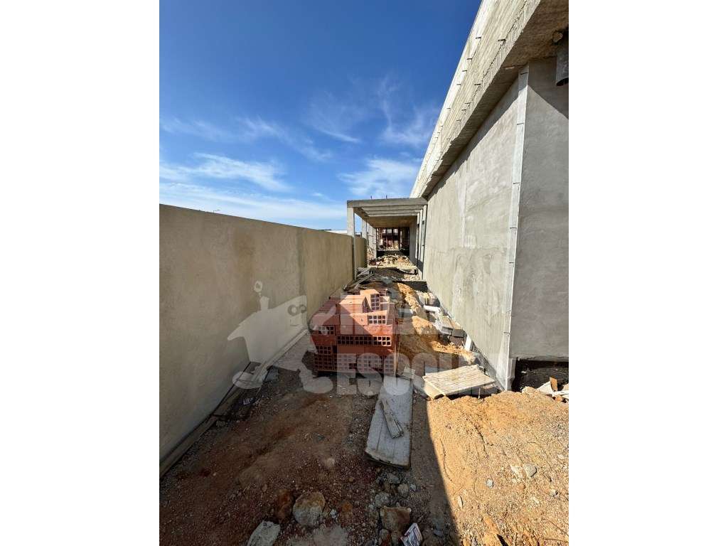 MORADIA EM CONSTRUÇÃO QUINTA DO ANJO ..-21