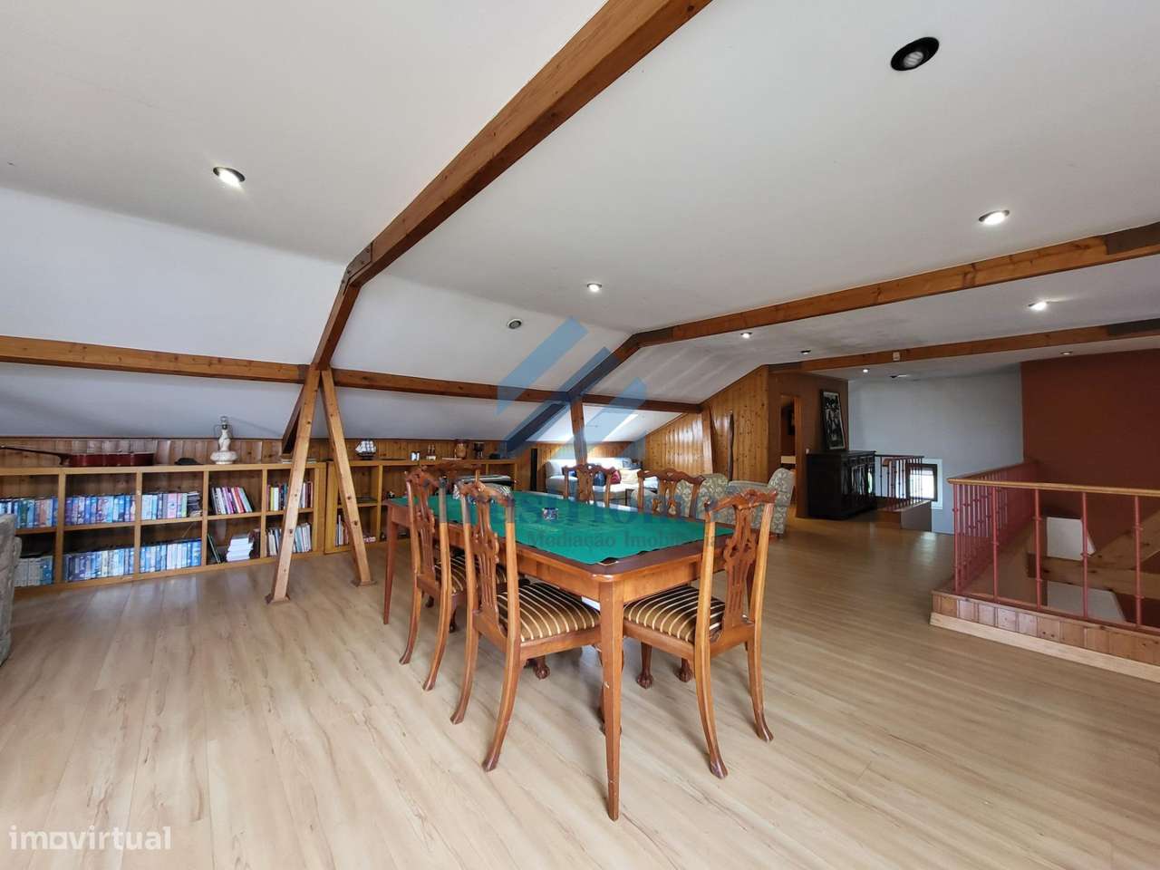 MoradiaV5 com jardim, piscina e ginásio no centro de Coruche-36