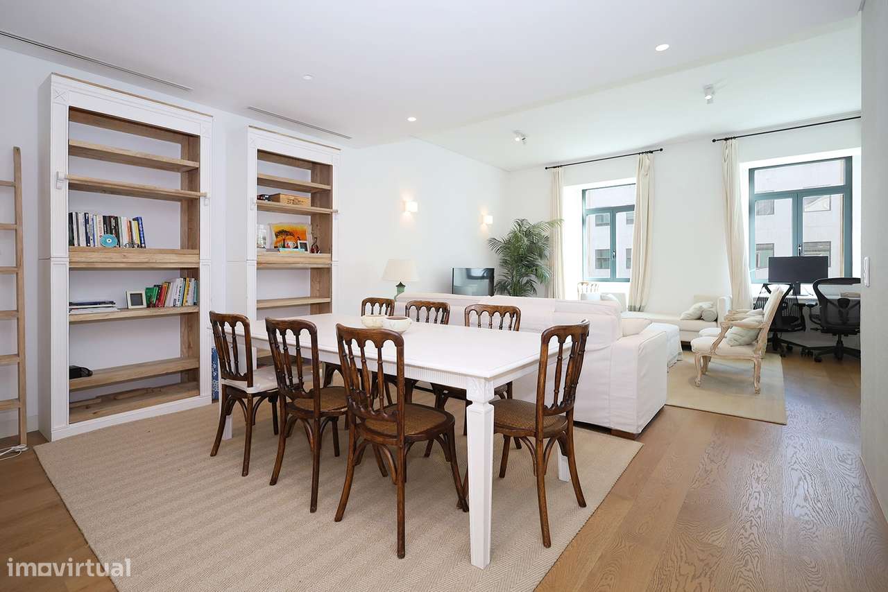 Apartamento T2 - Junto à Av. Liberdade - Totalmente Mobilado - Garagem-8