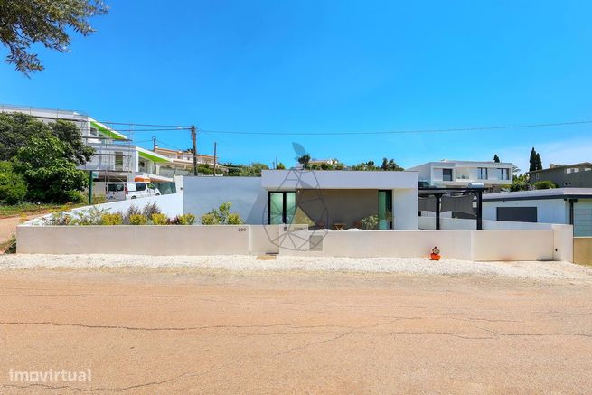 Moradia Térrea Moderna com Acabamentos de Luxo em Monte Canelas – Port-40