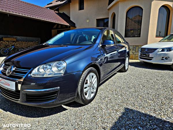 Volkswagen Jetta 1.6 Trendline - 11