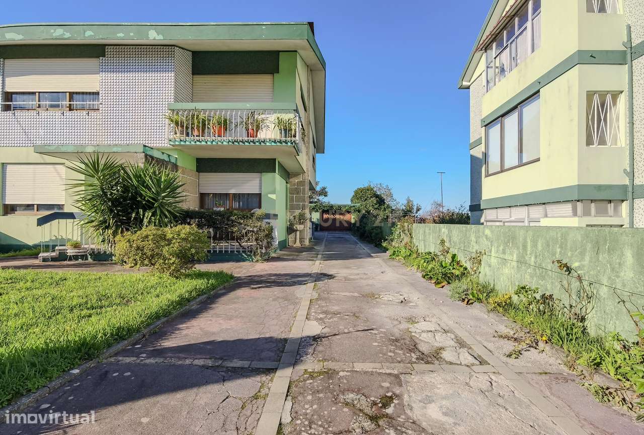 Moradia T4+1 em Pedra com Terreno de 1088m² em Pedrouços – Próxima ao-28