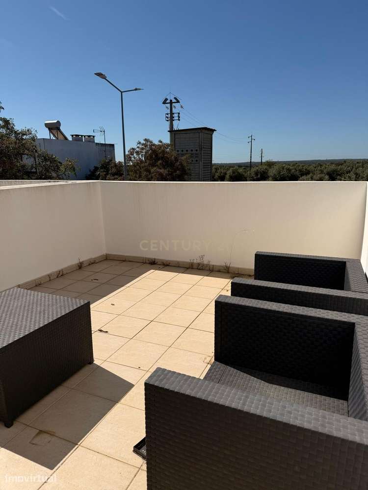 Magnifica T3 com Piscina no Corval-22