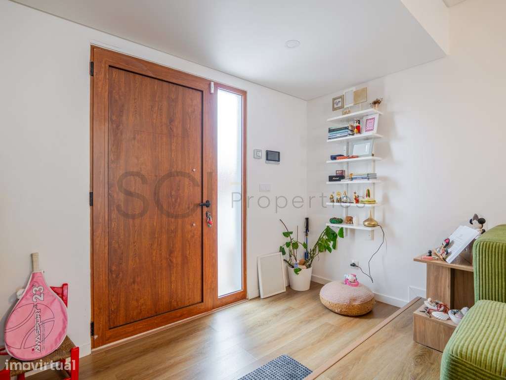 Moradia T3 com piscina nas Quintinhas, Charneca da Caparica. Estilo...-26
