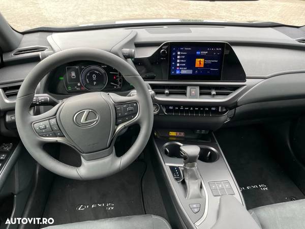 Lexus UX - 5