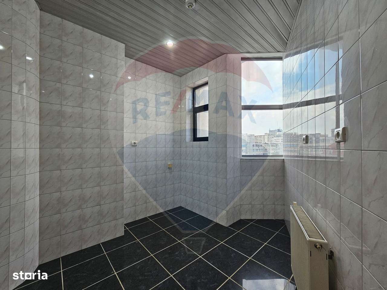 Spațiu 58.4 mp etaj 3, str Piata Revolutiei - Imagine principală: 4/6