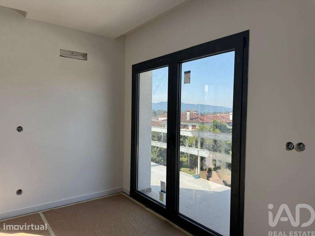 Apartamento T2 em Arcozelo de 96,00 m2 - Grande imagem: 2/2