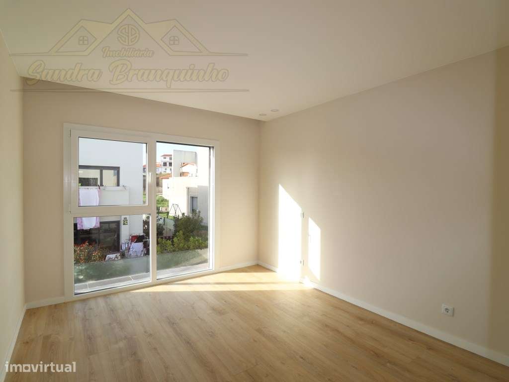 Moradia T5 (NOVA) com Piscina-45