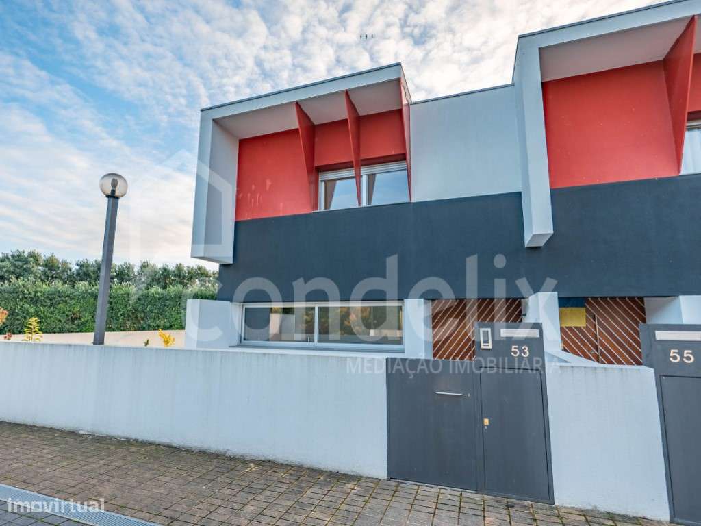 Moradia T3 com terraço, piscina e decoração de autor, Madalena-59