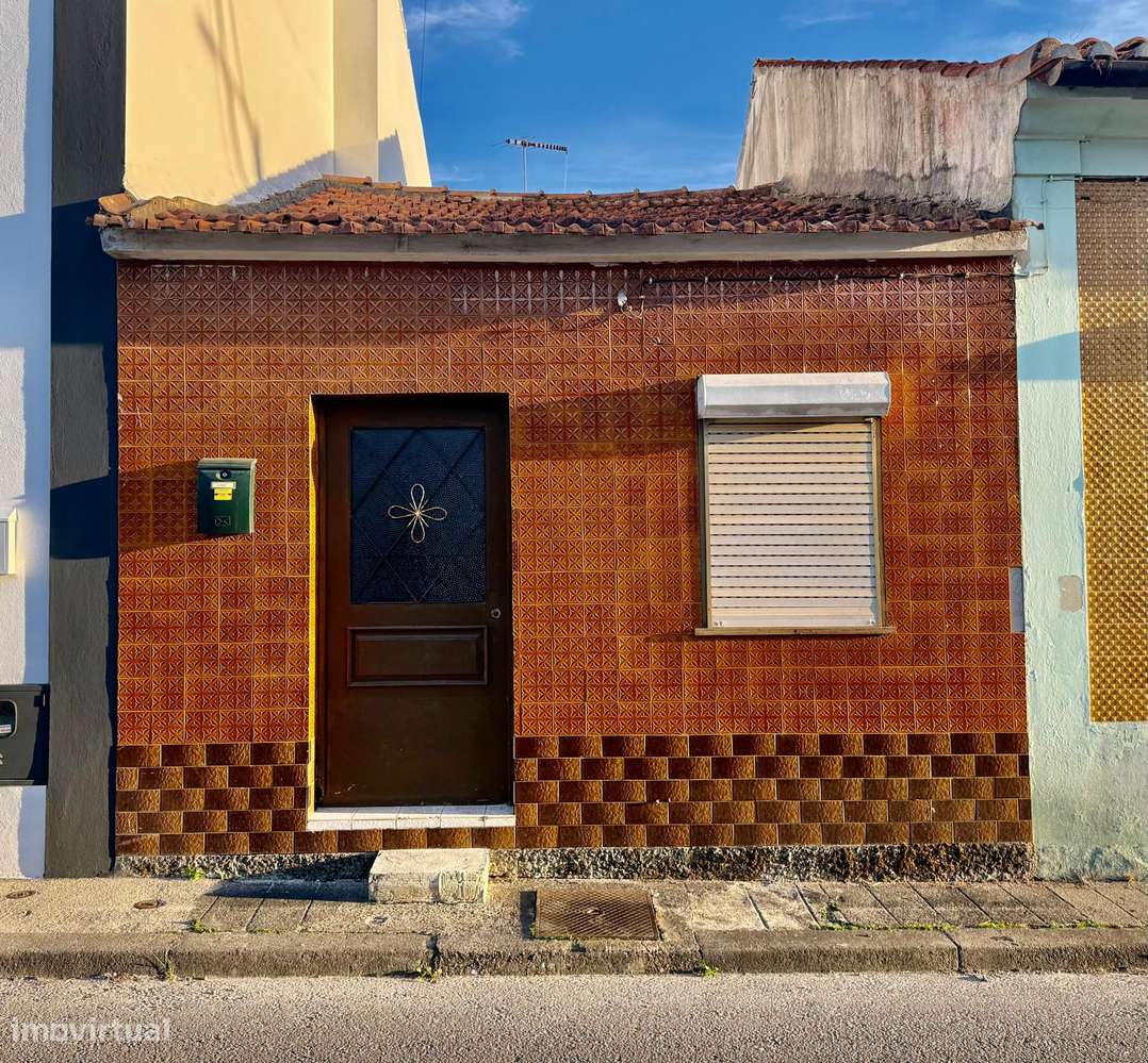Casa antiga T2 p/ restauro no Centro de Ovar-19